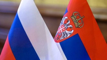 флаг России и Сербии