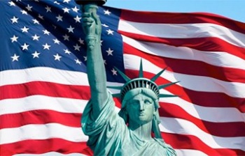 флаг США и статуя свободы